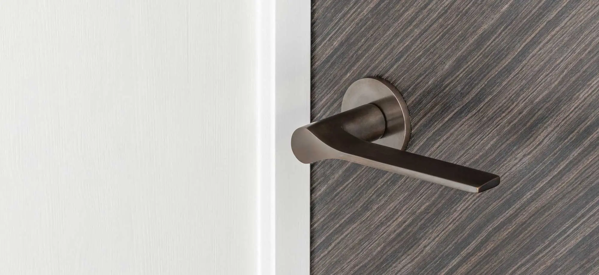 DOOR HANDLE SET / PRIVACY / LINEAR / STEEL